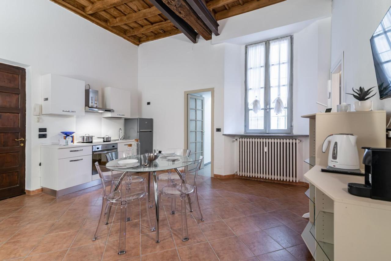 House Of Foscolo - Palazzo Cornazzani - By Host4U Lejlighed Pavia Eksteriør billede