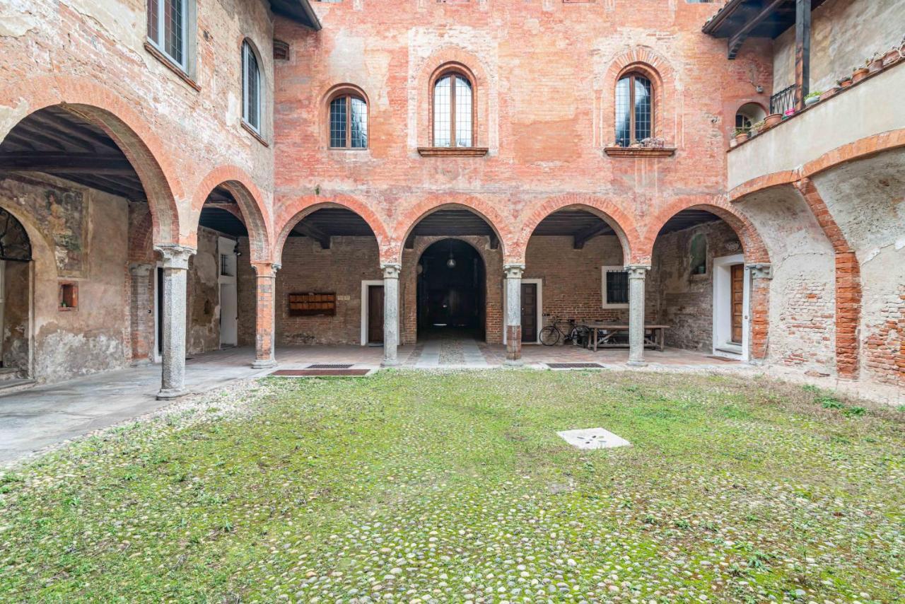 House Of Foscolo - Palazzo Cornazzani - By Host4U Lejlighed Pavia Eksteriør billede