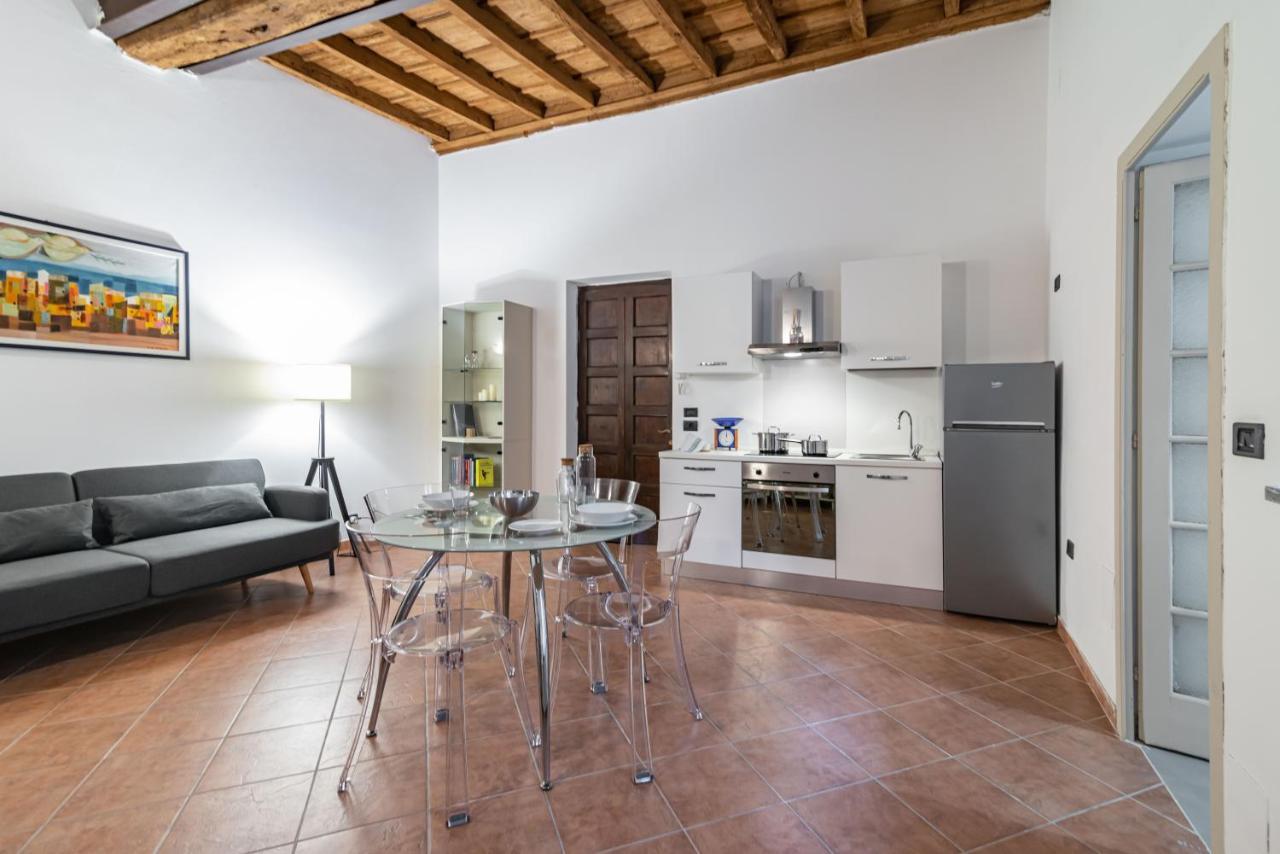 House Of Foscolo - Palazzo Cornazzani - By Host4U Lejlighed Pavia Eksteriør billede