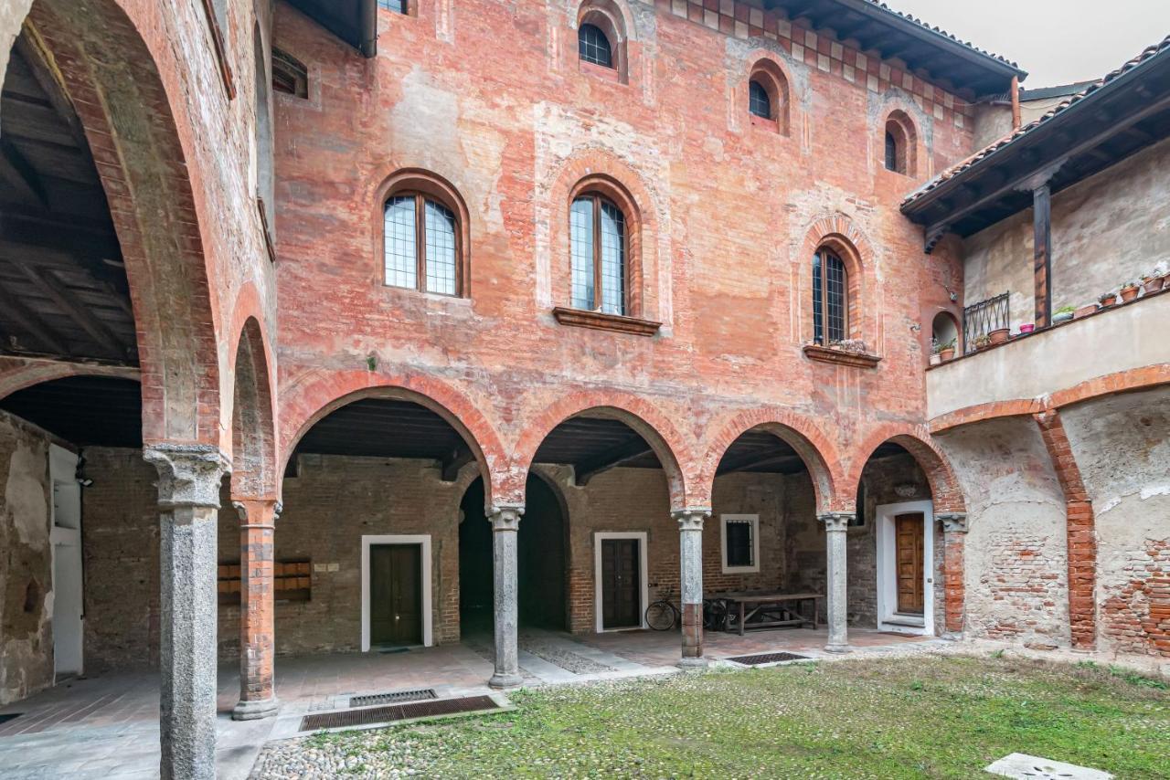 House Of Foscolo - Palazzo Cornazzani - By Host4U Lejlighed Pavia Eksteriør billede