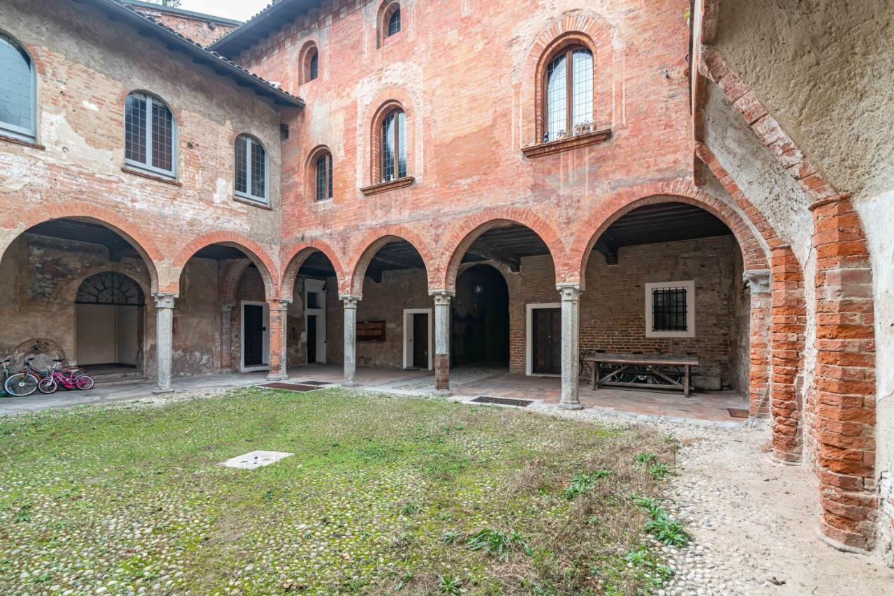 House Of Foscolo - Palazzo Cornazzani - By Host4U Lejlighed Pavia Eksteriør billede